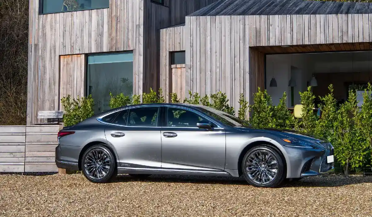 Lexus - LS 500h - Luxury Car Rentals - Preowned Luxury Car - Exclusive Concierge Club.webp